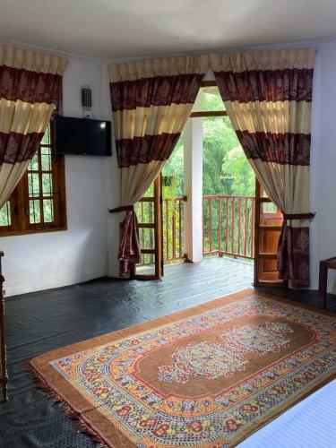 Hostal Rock Side River View