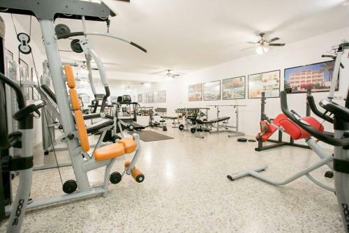 Jacuzzi Golf Pools Spa Gym Restaurants Wifi Tennis