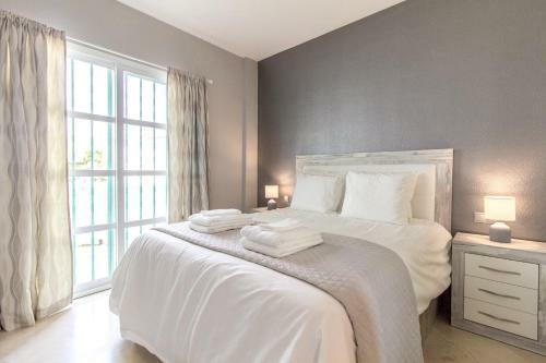 Jacuzzi Golf Pools Spa Gym Restaurants Wifi Tennis