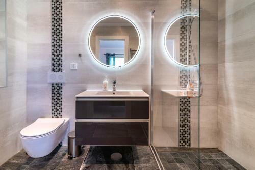 Top Renovated Villa With Sea-view And Heated Pool