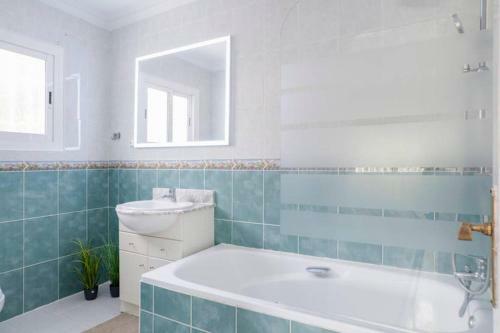 049 - Modern & Spacious Holiday Villa With Private Pool