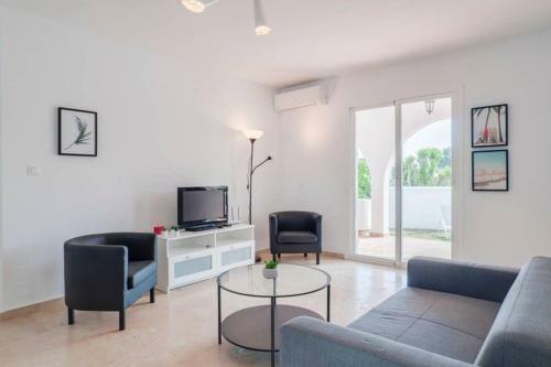 049 - Modern & Spacious Holiday Villa With Private Pool