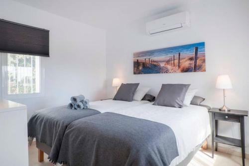 049 - Modern & Spacious Holiday Villa With Private Pool