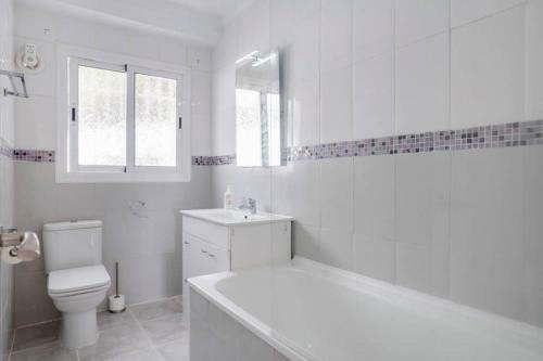 049 - Modern & Spacious Holiday Villa With Private Pool