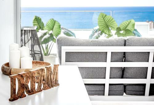 Hig- Modern Apartment Stunning Views, Next To Beach