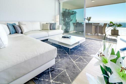 Hig- Modern Apartment Stunning Views, Next To Beach