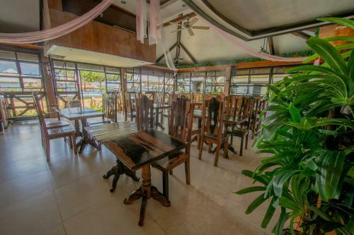 Rawis Resort Hotel And Restaurant
