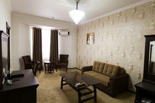 Alexander Hotel