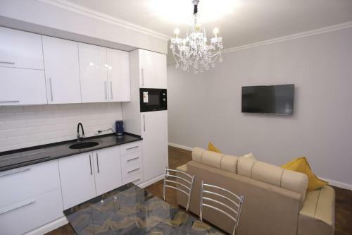 Luxury 2 Bedrooms Apartment Walking Distance From Gur-emir
