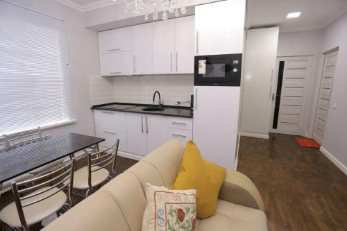 Luxury 2 Bedrooms Apartment Walking Distance From Gur-emir