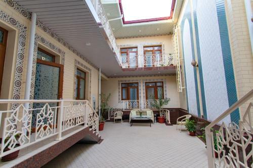 Bed & Breakfast Registon Saroy Hotel