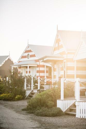 Lodge Beach Huts Middleton