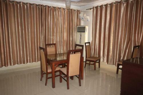 Grandeur Hotel