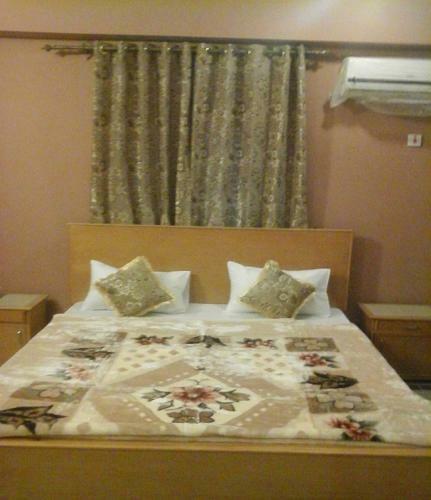 Grandeur Hotel
