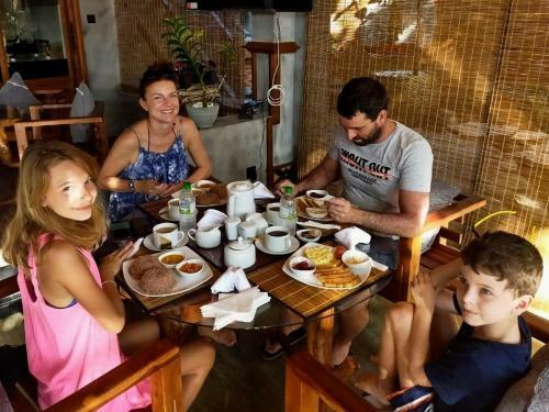 Radin Pearl Hotel & Beach Club