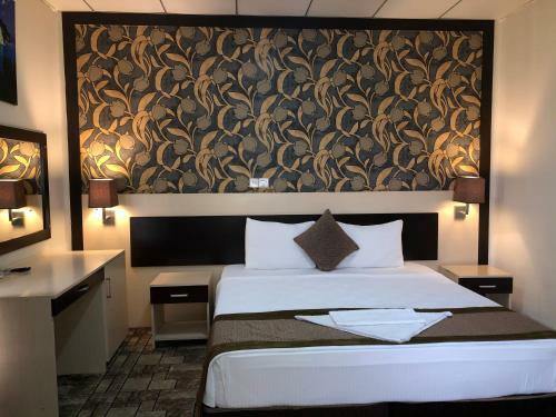 Shapol Hotel