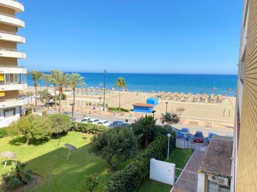 Modern 1 Bedroom Seaside Apartment With Pool