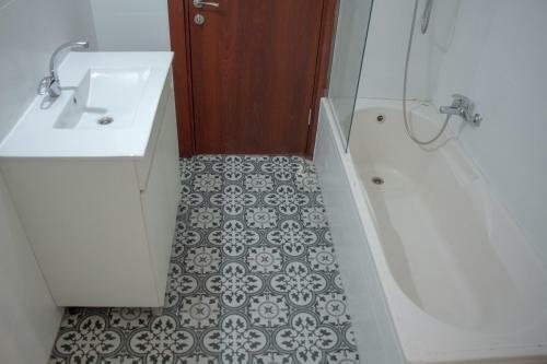 Beautiful 2 Bedroom Garden Apartment