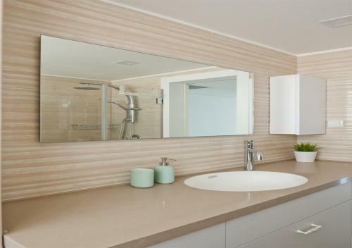 Apartamento O?&o Group-exiting Beach View Best Loc Bat-yam 3br