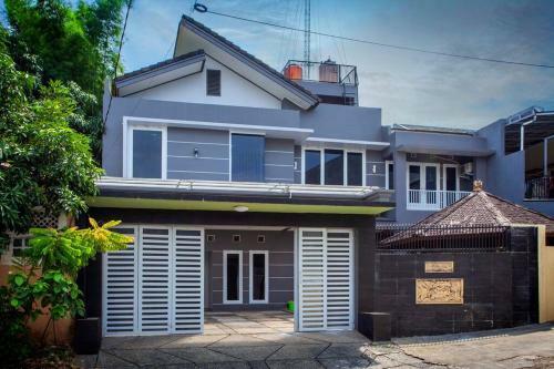 Villa Bsd City By Reqhome
