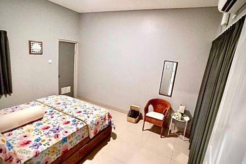 Villa Bsd City By Reqhome