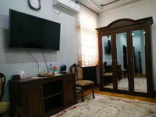 Hostal Happy House Hotel