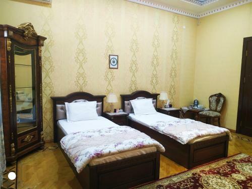 Hostal Happy House Hotel