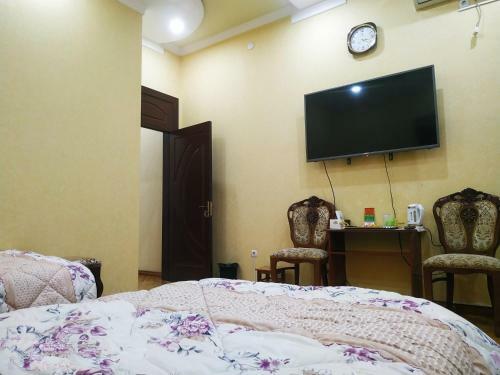 Hostal Happy House Hotel