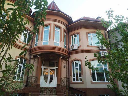 Hostal Happy House Hotel