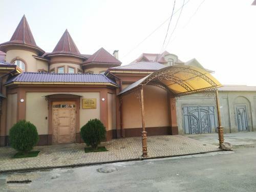 Hostal Happy House Hotel
