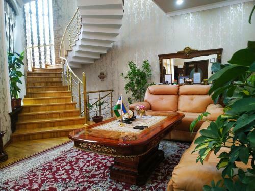 Hostal Happy House Hotel