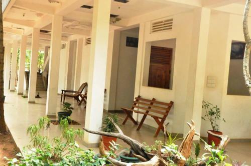 Hotel Whiteroyal