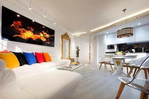 Art Chapiz Apartments