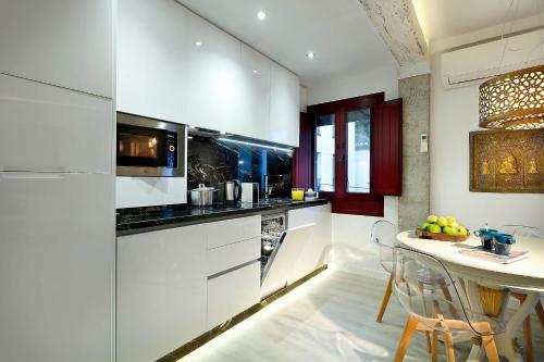 Art Chapiz Apartments