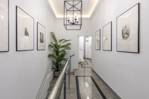 Central Stylish And Elegant 1 & 2 Br Apartments I