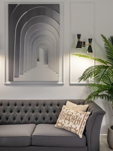 Central Stylish And Elegant 1 & 2 Br Apartments I
