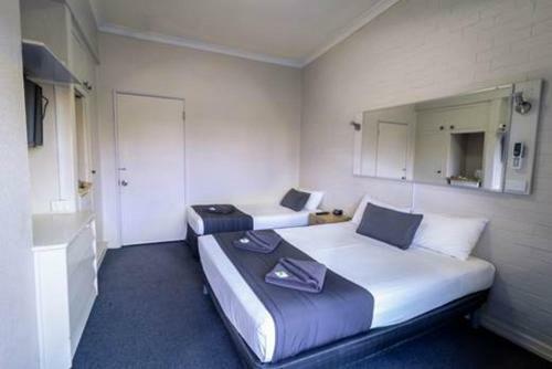 Hostal Kingsford Riverside Inn