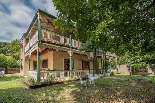 Hostal Grove Manor