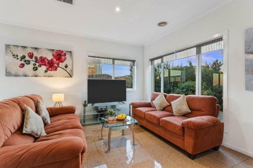 Serviced Houses Gowanbrae