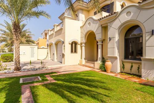 Charming 6br Villa With Private Pool On Palm Jumeirah