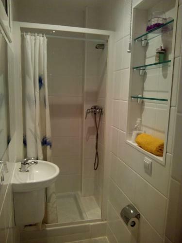 Central Apartment For 5-6 People