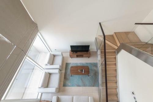 Modern Duplex Loft Apartment, 1 Bedroom, Bay Square