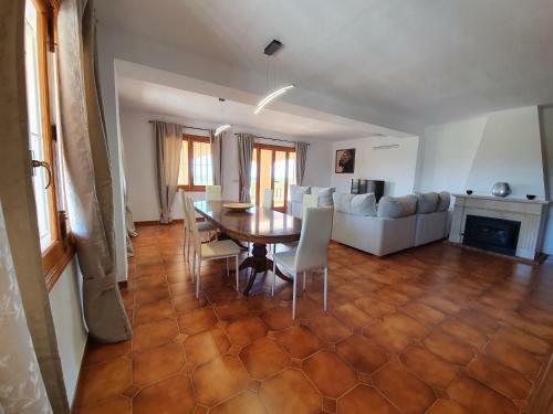 Villa Ca�n Roser