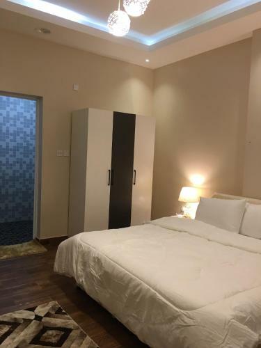 Two Bedroom Luxury Apartment Al-khoud