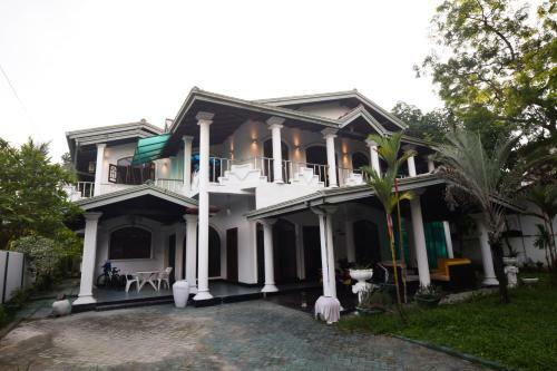 Bella Villa & Hostel
