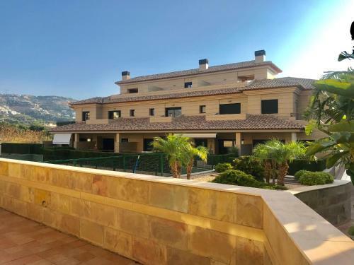 Acogedor, Nuevo Adosado Junto Al Mar