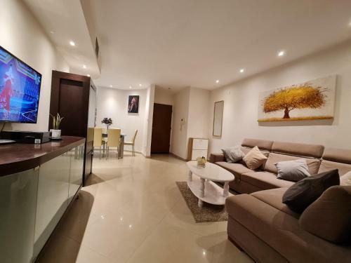 Sweet Apartment With Balcony In Luxury Complex