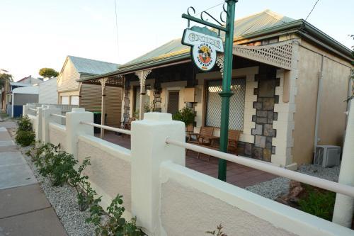 Emaroo Cottages Broken Hill