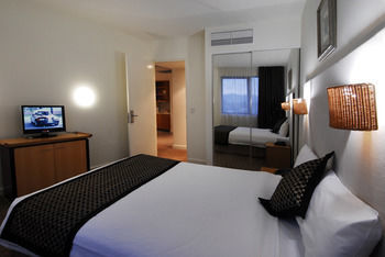 Golden Pebble Hotel