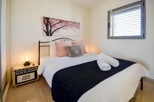 Designed Apartment With Balcony And Sea View- Yalarent